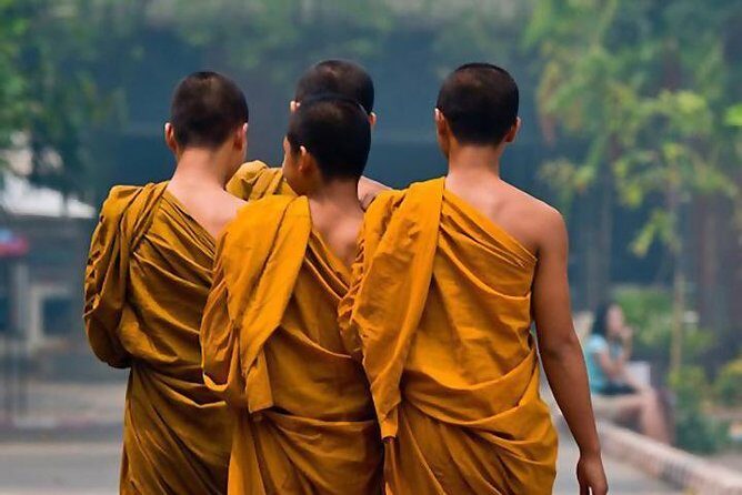 Visit temples in and around Bangkok with a former monk of 10 years - Key Points