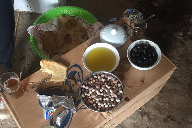 Visit the Oasis & Tea at the basket maker. - Transportation and Group Size