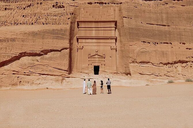 Visiting the Incredible Heritage Site Hegra in AlUla. - Who is this tour best for?
