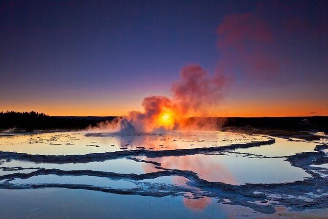 Volcanic Wonderland at Yellowstones Hot Springs and Geysers - Key Points