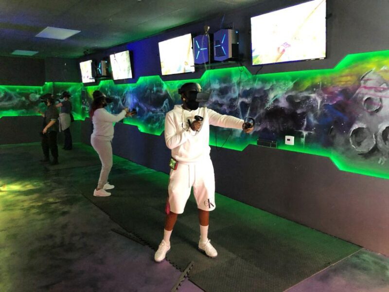 VR Immersive Gaming Experience - Equipment and Safety Considerations