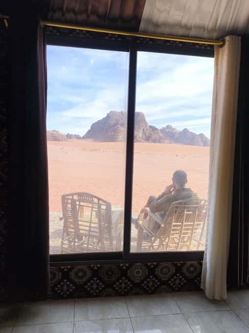Wadi Rum: 1-Night Jeep Tour with Dinner and Breakfast - Discovering Wadi Rum: What to Expect from the Tour
