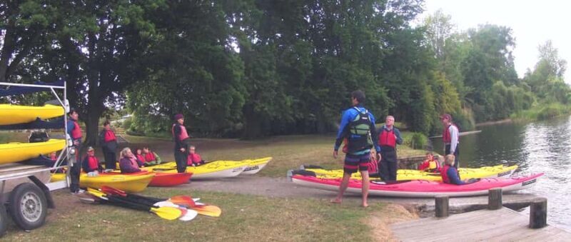 Waikato River: Glowworm Kayak Tour with Wine & Snacks - Key Points
