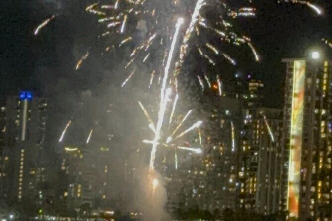 Waikiki Beach Catamaran Friday Night Fireworks Tour - Key Points