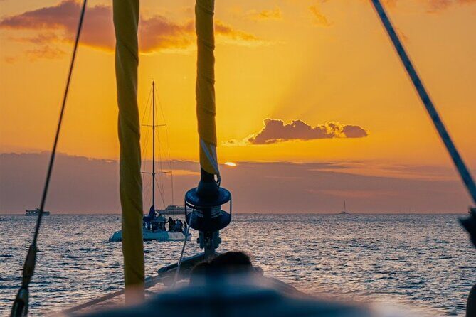 Waikiki Beach Sunset Sail - Key Points