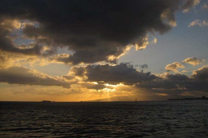 Waikiki Sunset Cocktail Cruise Including Drinks and Appetizers - Should You Book This Cruise?