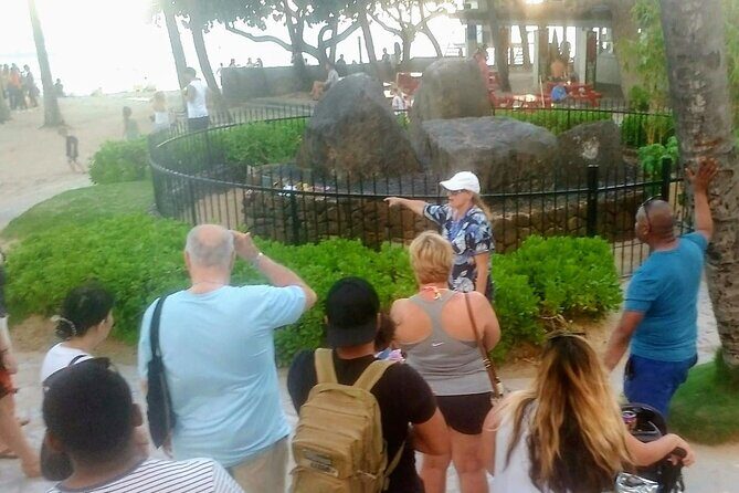 Waikiki Walking Tour, Treats, Free Video and Pics! - Key Points
