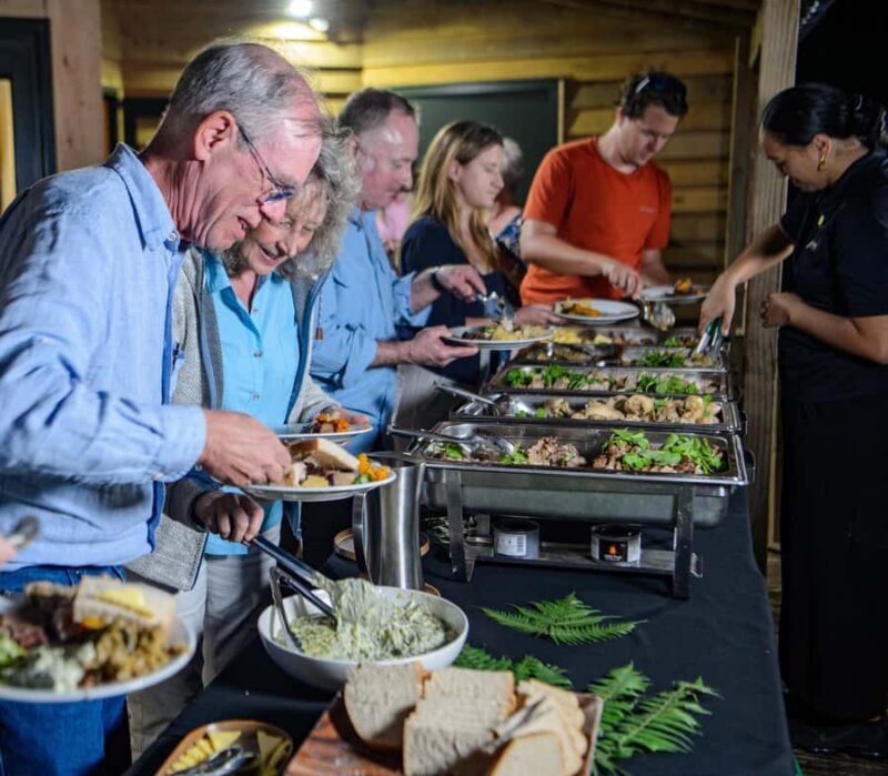 Waitangi: Treaty Grounds Hng and Concert Combo Pass - The Hāngi Dinner: Cooking and Tasting