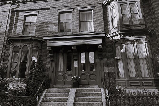 Walk With Ghosts in Portland - Key Points