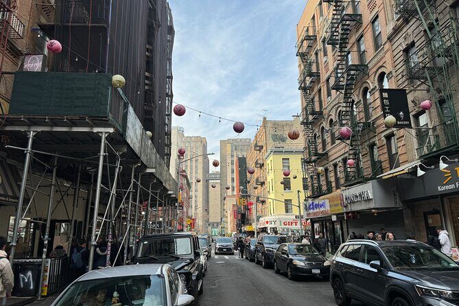 Walking Tour of Lower Manhattan with a local 9/11 survivor - Discovering Lower Manhattan with a Local Voice