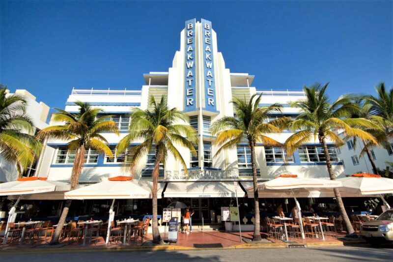 Walking Tour with Cocktails(optional) Miami - An In-Depth Look at the Miami Art Deco Walking Tour