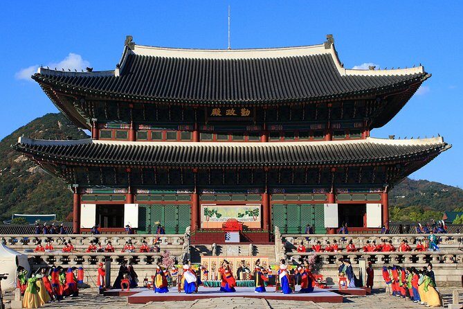 Walking Tour with Gyeongbokgung Palace, Bukchon, Insadong - Key Points