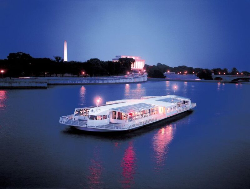 Washington DC: Christmas Eve Gourmet Brunch or Dinner Cruise - Entertainment and Atmosphere