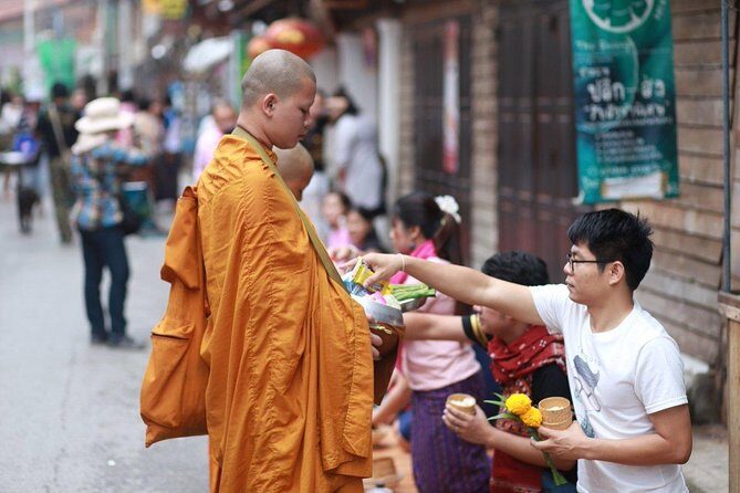 Wat Prathad DoiSuthep Sunrise+Giving alms to the monks Private Tour - Authenticity and Expert Guidance