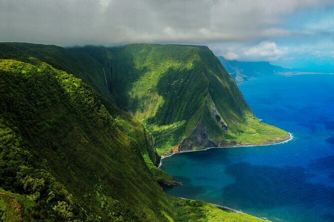 Waterfalls of West Maui and Molokai Helicopter Tour - A Closer Look at the Itinerary