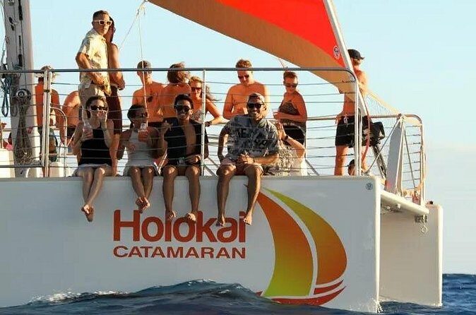 Whale Watching Sail in Honolulu with Open Bar - The Sum Up