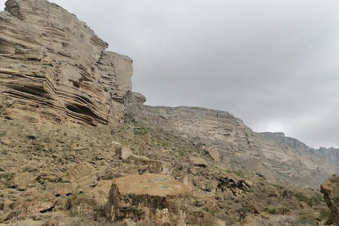 Where Sea Meets Rock: A Scenic Journey to West Salalahs Shores - Mughsail Lagoon and Wadi Ashawq: Tranquil Water Sanctuary