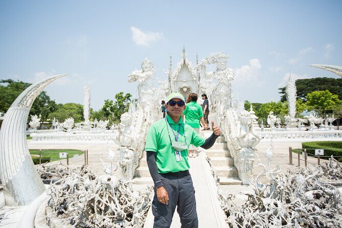 White Temple, Blue and Red Temple Tour from Chiang Rai - Final Stop: Wat Huay Pla Kang (The Red Temple)