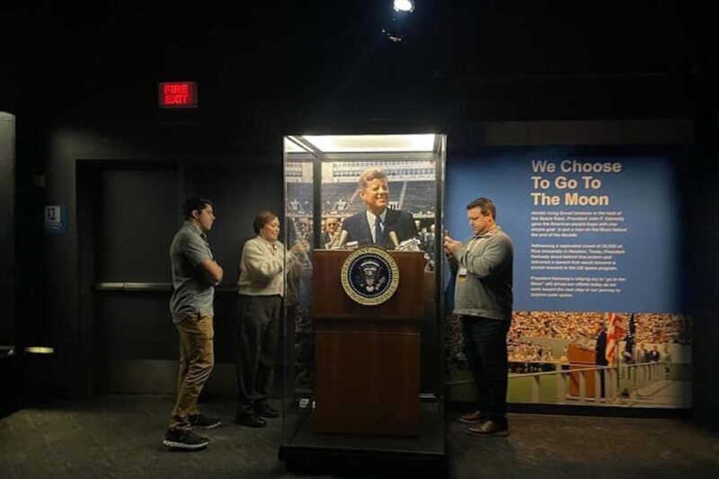 World Cup: Houston NASA Spanish Tour Guide & Tunnel Tour - Who Should Book This Tour?