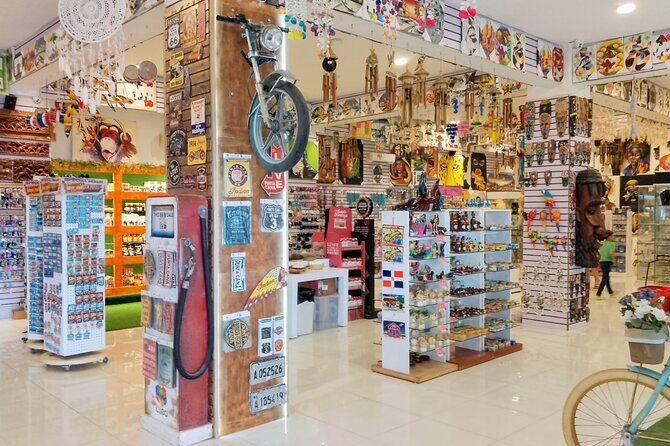 World Mart Souvenirs Store - Free Pick-up / Drop-off - The Experience in Detail