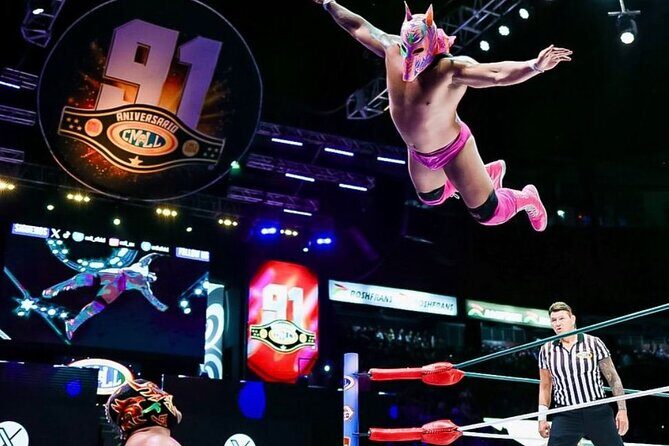Wrestling with Mexican Dinner and Transportation - A lively evening of Mexican wrestling and delicious food in Mexico City