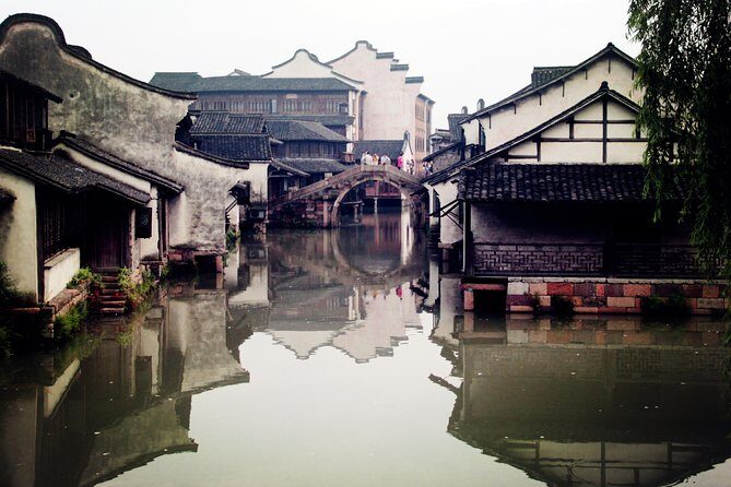 Wuzhen Water Town Delight Tour With Riverside Lunch Experience - Key Points
