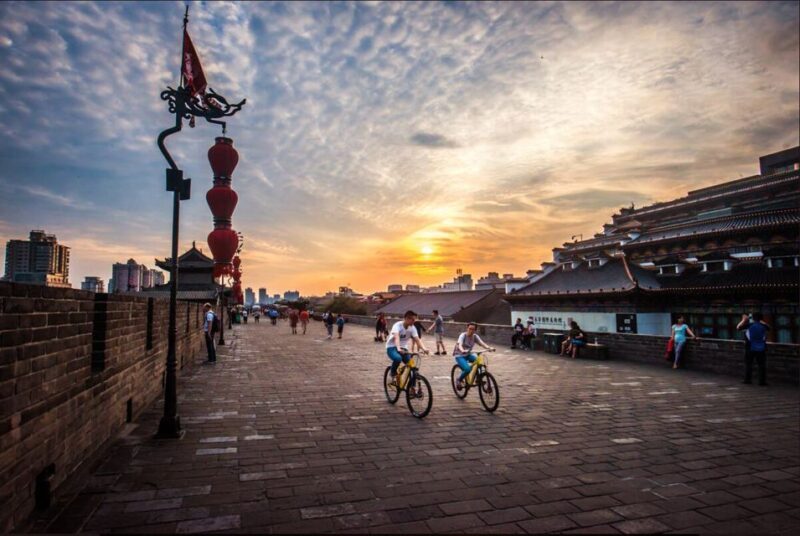 Xi'an City Wall Private Guided Tour with Cycling Option - The Experience of the Guides