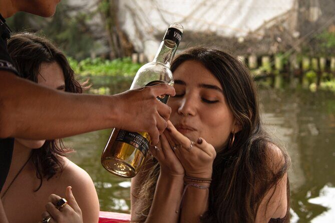 Xochimilco BOAT LIGHT PARTY WITH 1 DRINK AND 4 TAQUITOES + 18 - Who Is This Tour Best For?