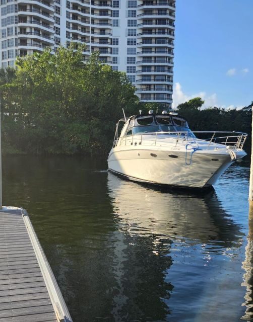 Yacht cruise Biscayne Bay, Miami Beach and Sand bar. 42Ft - Key Points