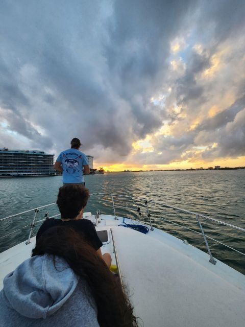 Yacht cruise Biscayne Bay, Miami Beach and Sand bar. 42Ft - What to Expect from Your Biscayne Bay Yacht Tour