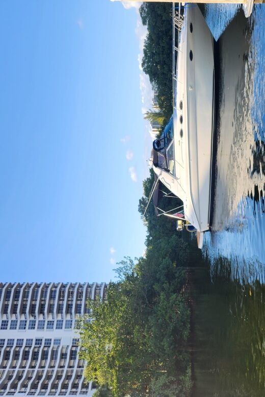 Yacht cruise Biscayne Bay, Miami Beach and Sand bar. 42Ft - The Sum Up