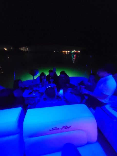 Yacht cruise Biscayne Bay, Miami Beach and Sand bar. 42Ft - FAQ