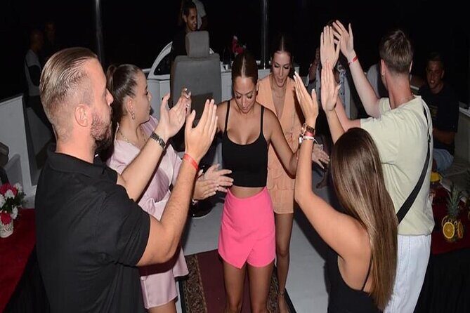Yacht Cruise with Dinner & Oriental Show - A Closer Look at the Experience