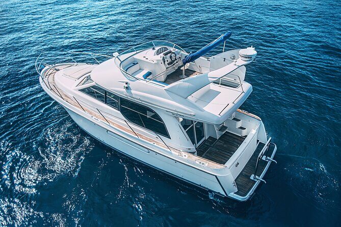 Yacht Meridian 40FT Best Private Rental in Cancun - An In-Depth Look at the Yacht Experience