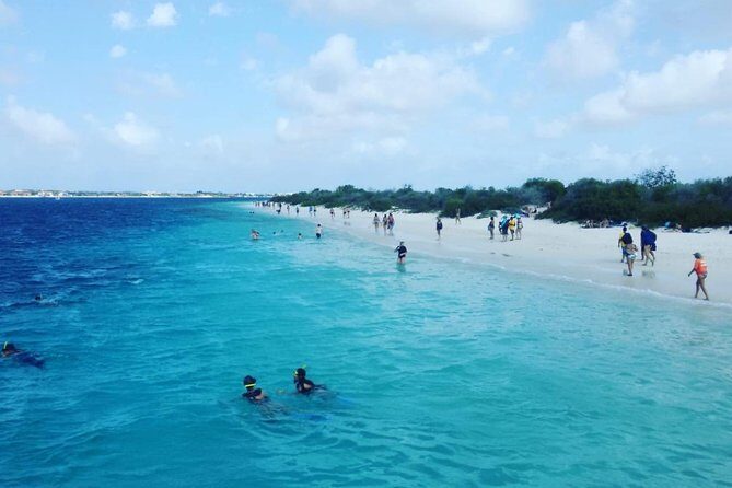 Yacht tour with local guide & snorkeling activities - Key Points