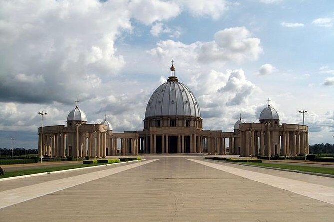 Yamoussoukro - Largest Cathedral in the World (Francais or English) - Key Points
