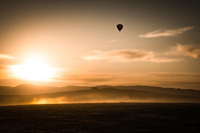 Yarra Valley sunrise balloon flight & champagne breakfast - Key Points