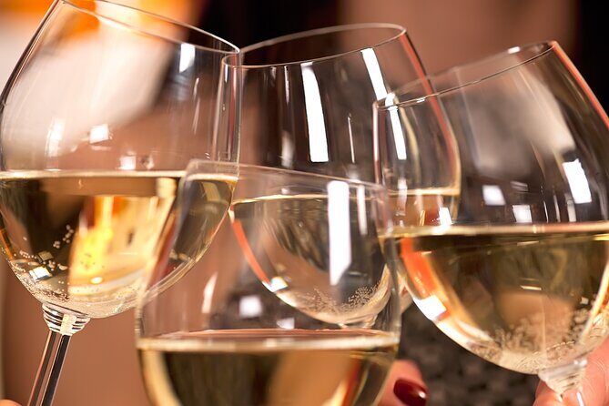 Yarra Valley Wine Tour inc lunch with a glass of wine, tastings and chocolate - Group Size and Atmosphere