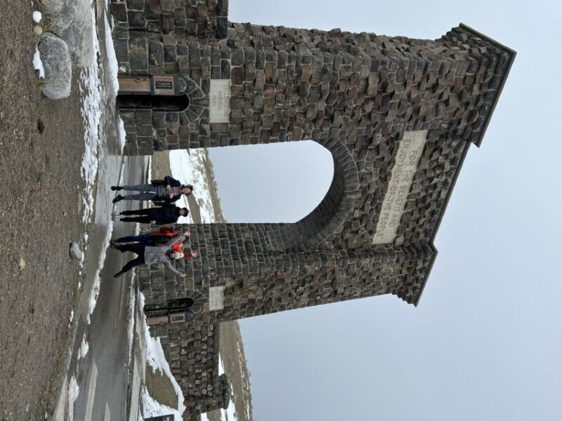 Yellowstone: Full-Day Private Guided Tour by Car with Lunch - Discover Yellowstone with a Private Guided Tour — An In-Depth Look