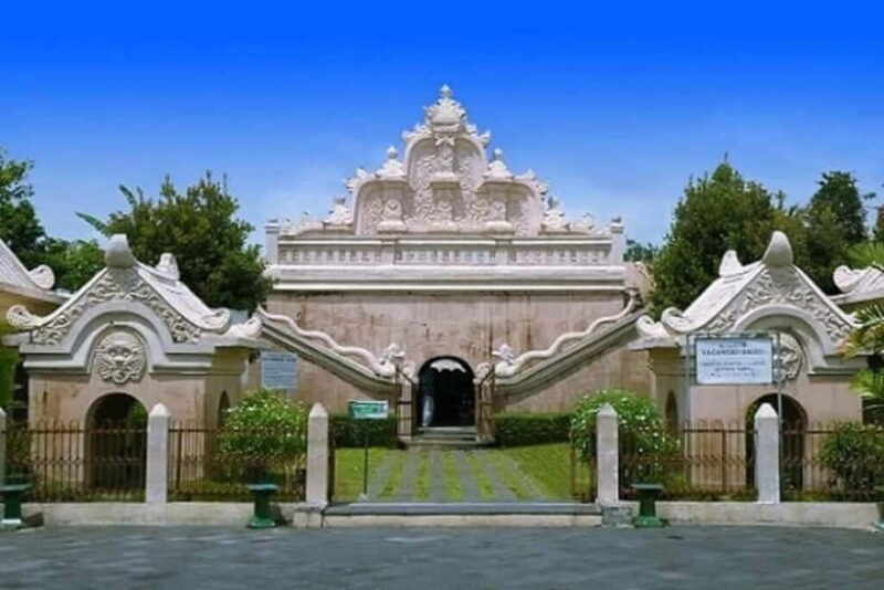 YOGYAKARTA CITY TOUR,SULTAN PALACE,WATER CASTLE AND CRAFTS. - An In-Depth Look at the Tour Experience