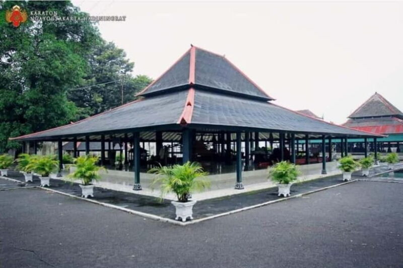 YOGYAKARTA CITY TOUR,SULTAN PALACE,WATER CASTLE AND CRAFTS. - Who Will Love This Tour?