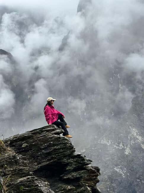 Yunnan: Private 2-Day Tiger Leaping Gorge Hiking Tour - Introduction