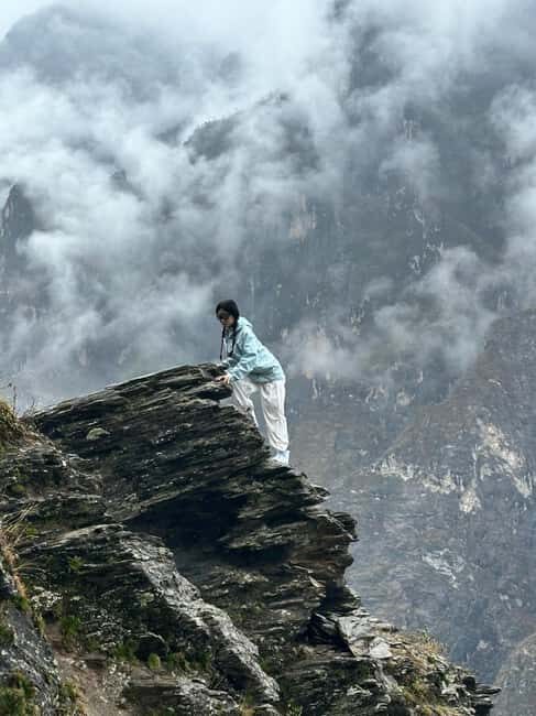 Yunnan: Private 2-Day Tiger Leaping Gorge Hiking Tour - Key Points