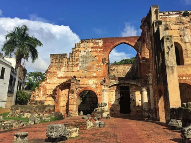 Zona Colonial: Recorrido Histórico con Chocolate y Mamajuana - Key Points