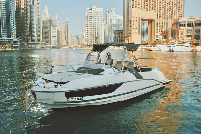 Dubai 3h Sea escape: Swim! Tan! Sightsee! - Key Points