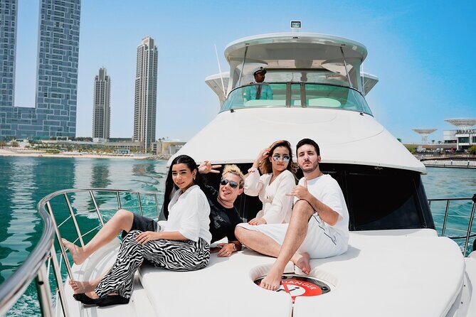 Dubai Marina 1hr Yacht tour with Drinks - FAQ
