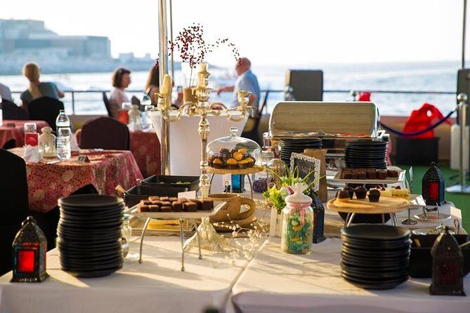 Dubai Marina Dinner Cruise with Live Music & Open Bar - An Introduction to the Dubai Marina Dinner Cruise Experience