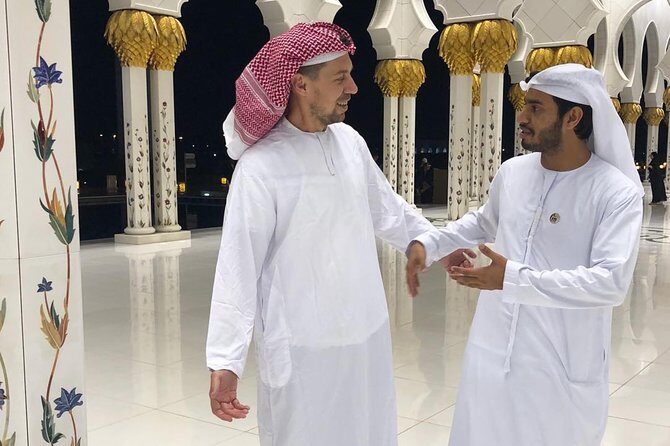 Sheikh Zayed Grand Mosque with Emirati - A Deep Dive into the Sheikh Zayed Grand Mosque Tour